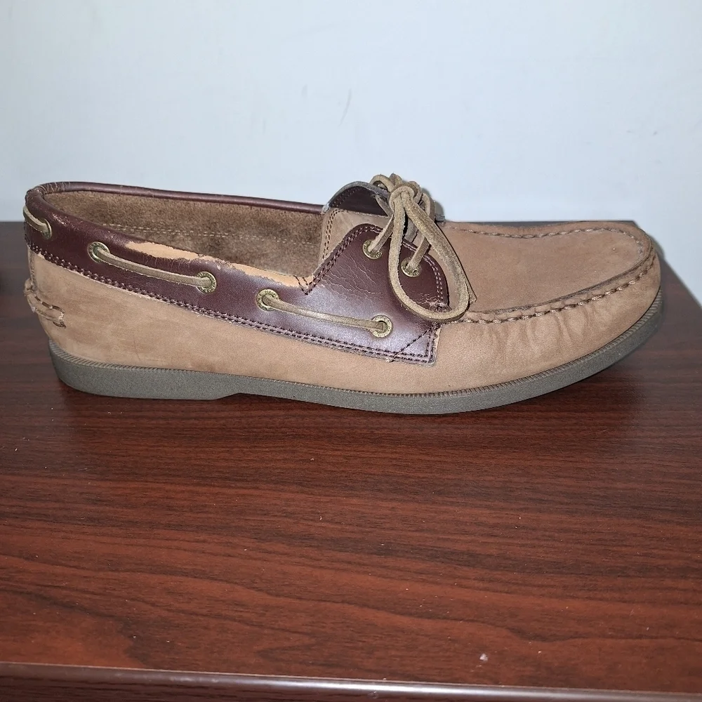 A pair of Bass Hampton Core 2 leather boat shoes. Pre-owned but in great shape.